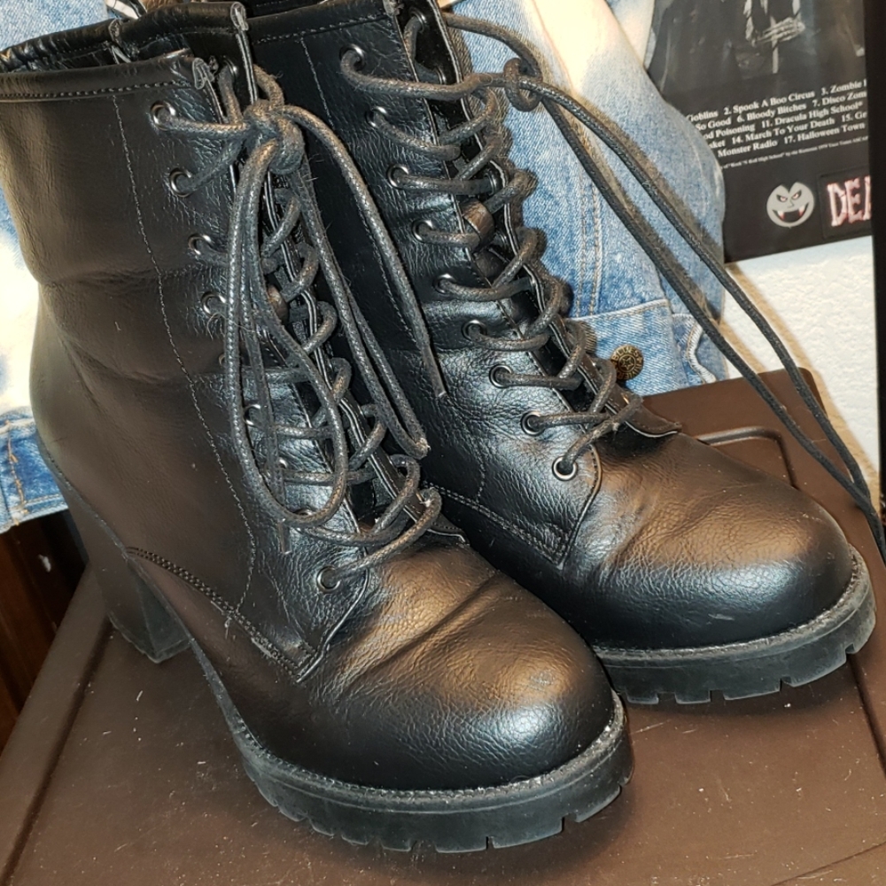 Excellent condition black boots